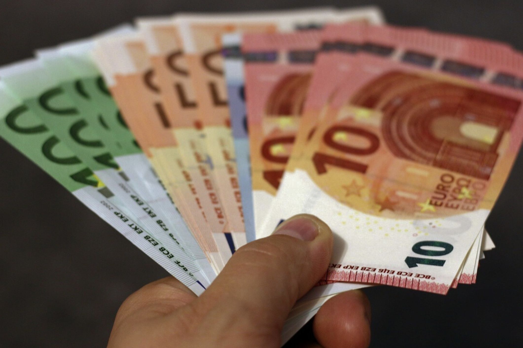 Warum flowCar die unkomplizierte Lösung sein kann, wenn Du schnell Bargeld bekommen möchtest