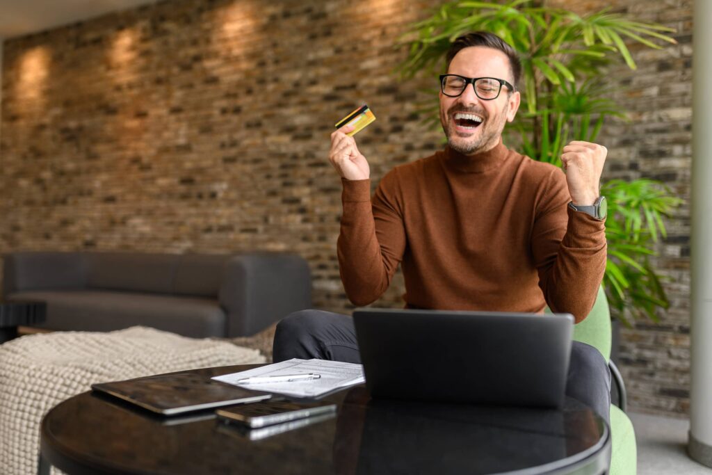 Geld für das eigene Auto bekommen, ohne es zu belehnen. So geht's mit flowCar.