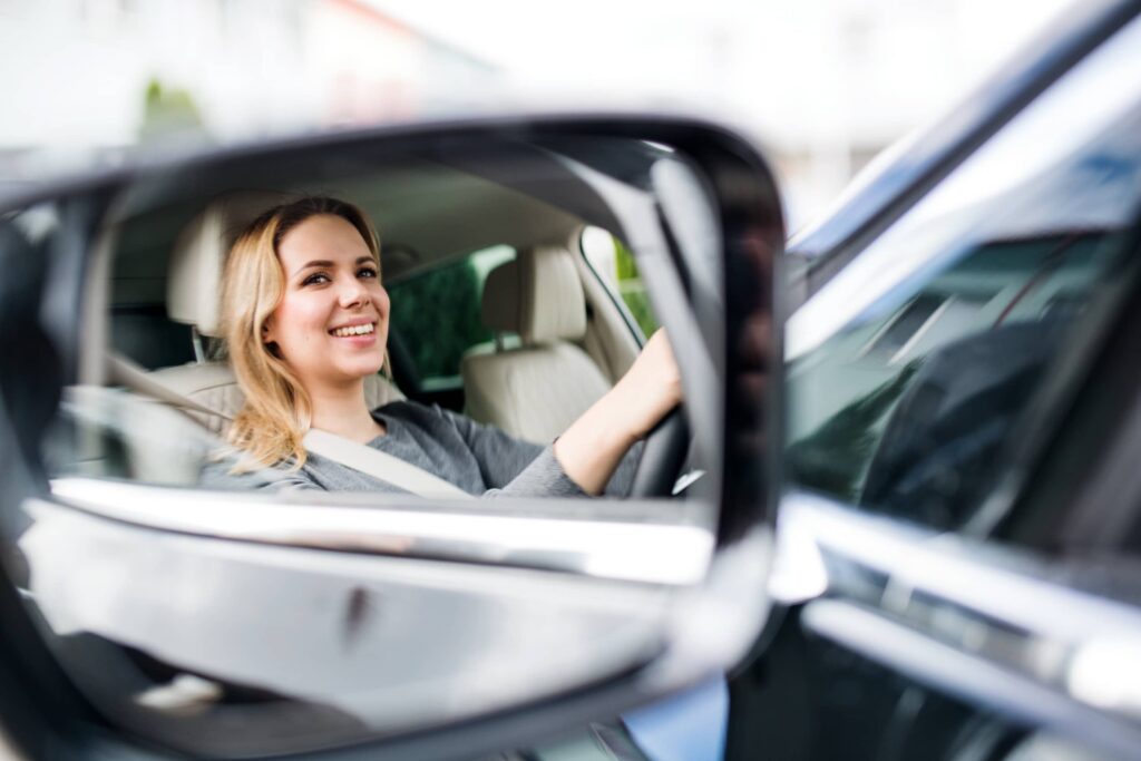In Deutschland ist es nicht möglich, das Auto zu beleihen und weiterzufahren. Doch flowCar bietet die Option, für ein Fahrzeug auf andere Weise Bargeld zu erhalten und es weiter zu nutzen.