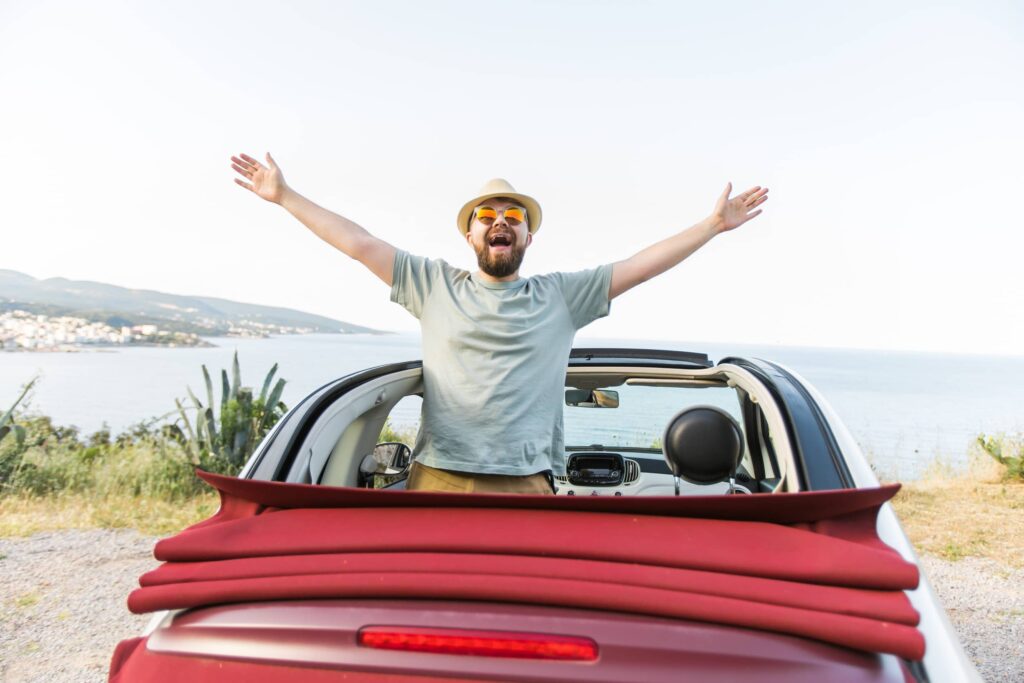 Dieser Mann hat sofort Geld für sein Auto bekommen, ohne es zu beleihen.