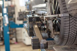 Viele Autobesitzer haben Angst vor Abzocke in der Autowerkstatt.
