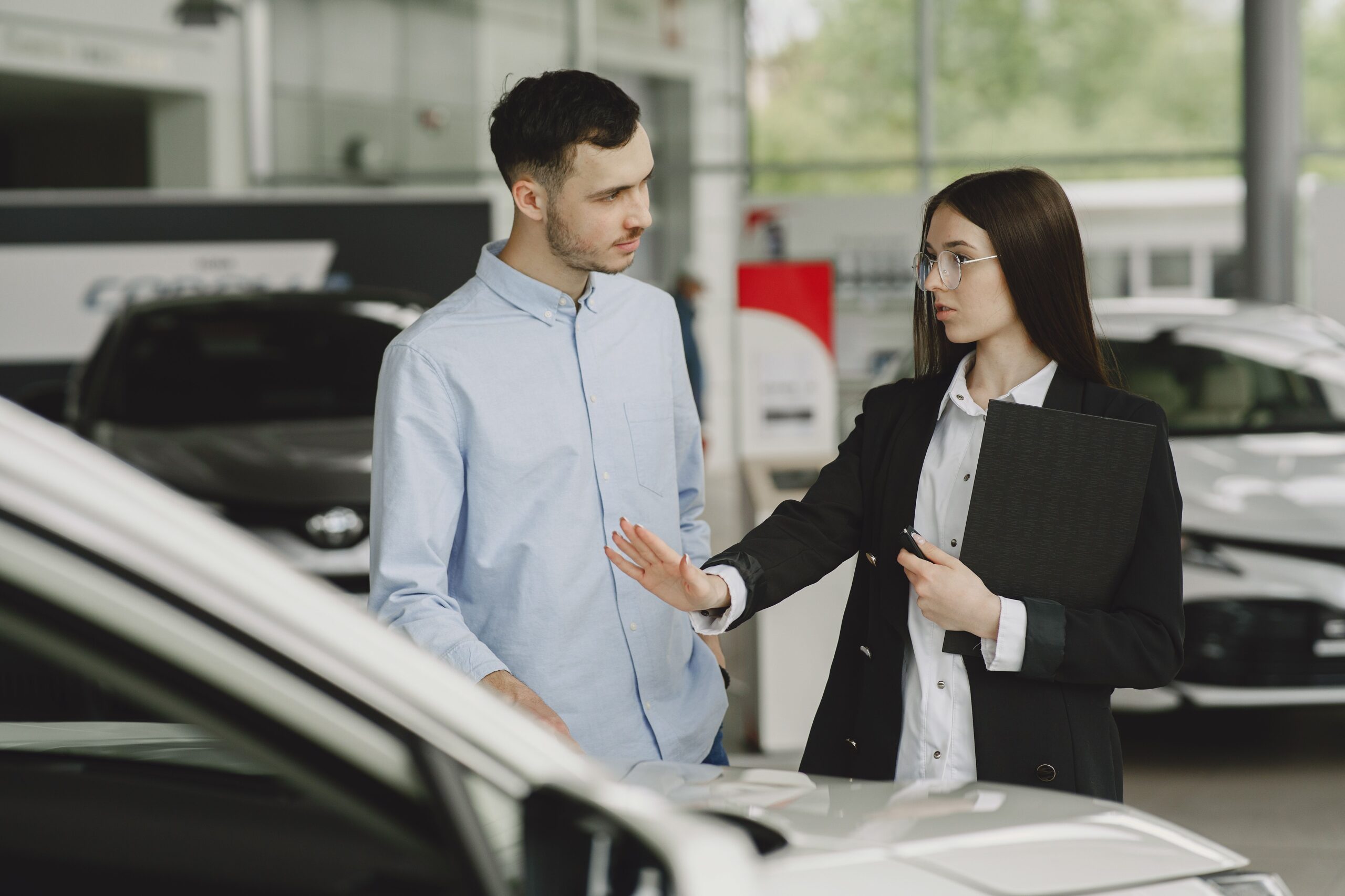 Autokauf: Warum du nicht nur auf die Monatsrate achten solltest