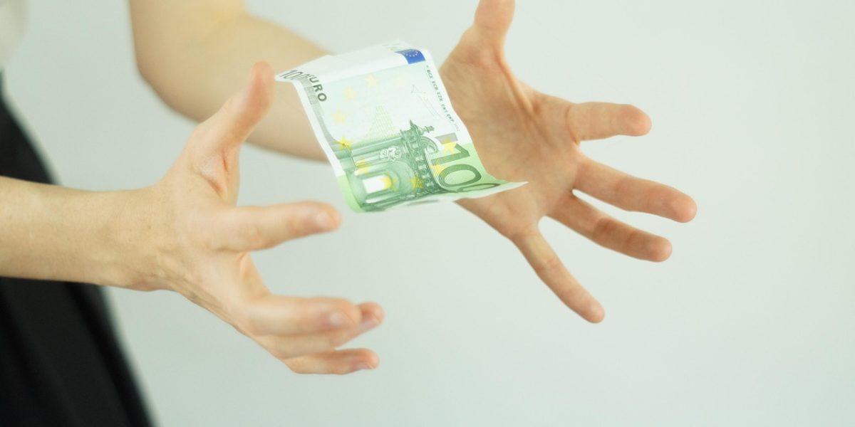 ALT-TAG Bei flowCar bekommst Du Geld ohne Schufa und Bonität.