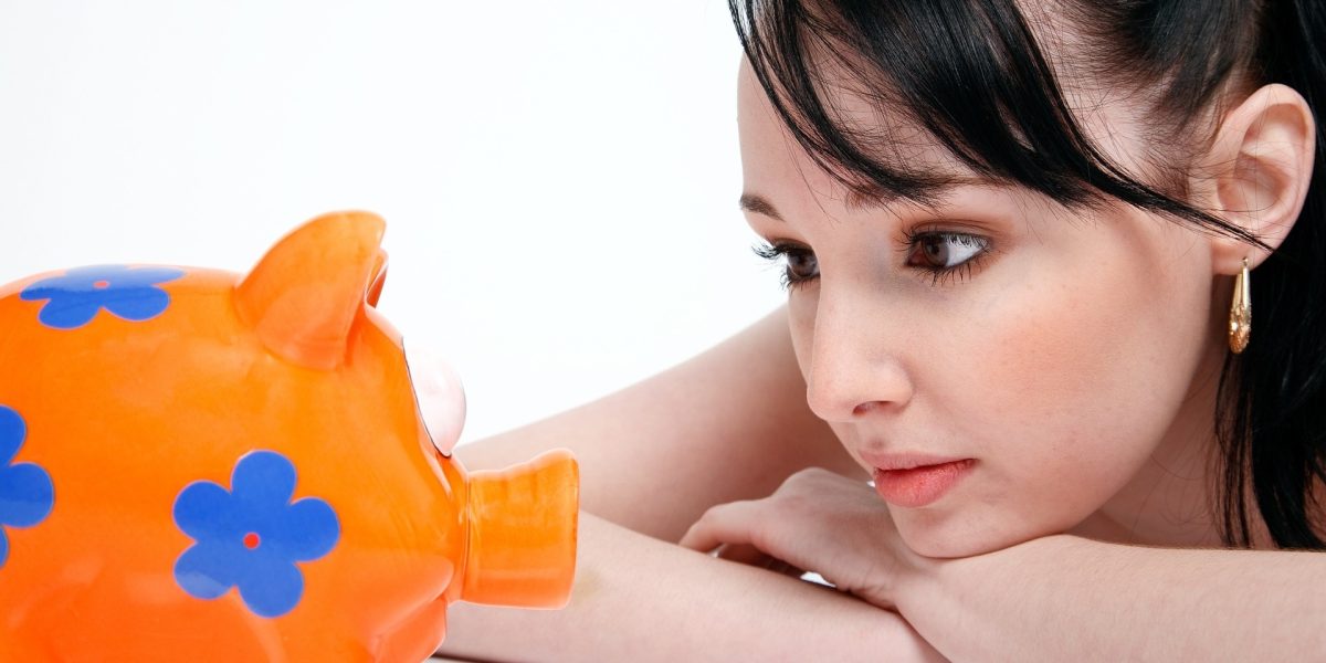 Mit einigen Tipps und Spartricks im Alltag Deine Ausgaben im Griff behalten.