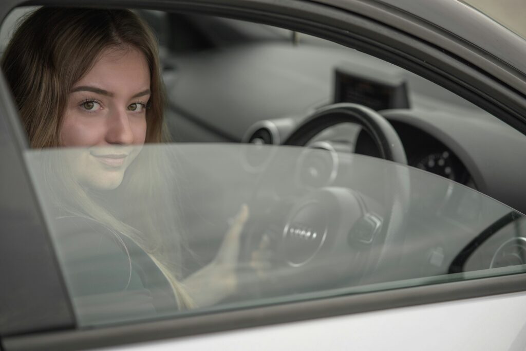 Dank dem „sales and rent back“-Mietkauf steigt das Kontoguthaben und Dein Auto bleibt bei Dir.