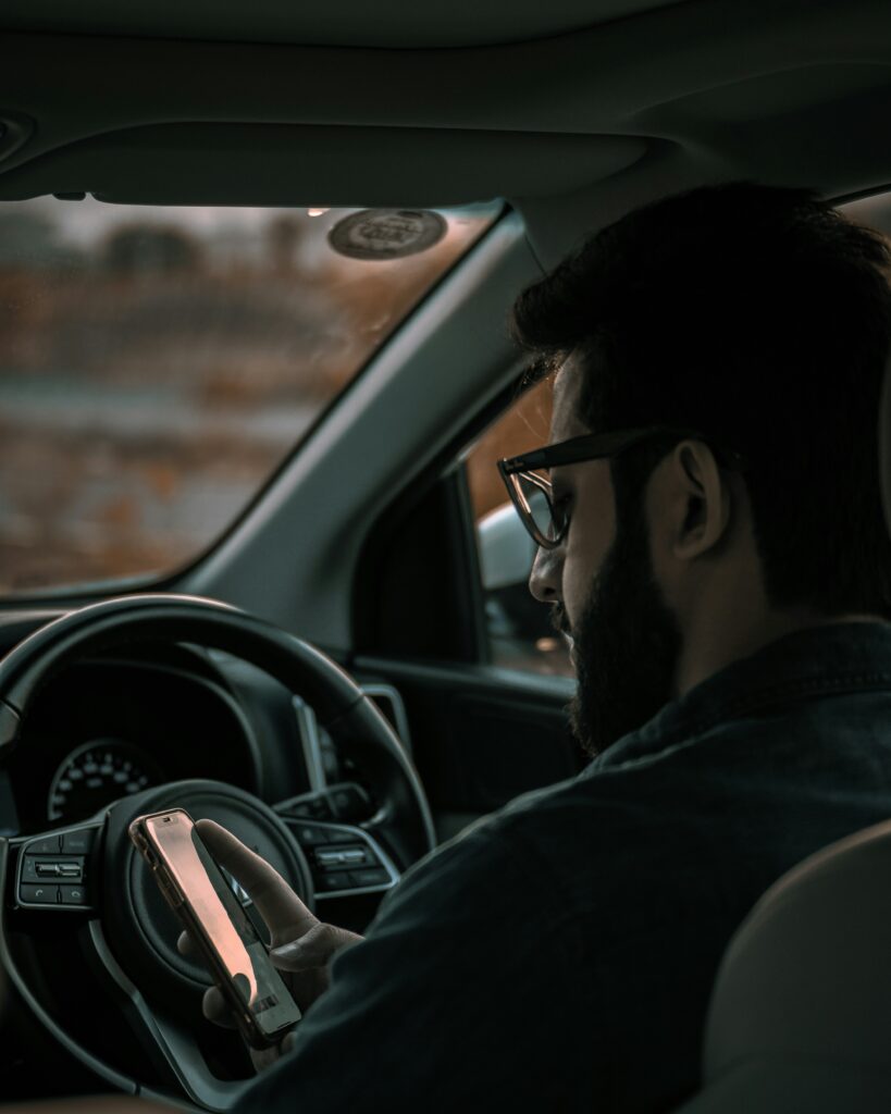 Du benötigst Geld, willst Deine Mobilität aber nicht verlieren? Nutze das Sale and lease back-Prinzip für Autos von flowCar!